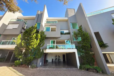 Casa de Condomínio com 3 Quartos à venda, 271m² no Vila Assunção, Porto Alegre