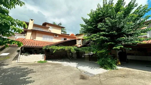 Casa com 5 Quartos para alugar, 235m² no Trindade, Florianópolis
