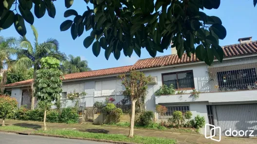 Casa com 5 Quartos à venda, 360m² no Três Figueiras, Porto Alegre