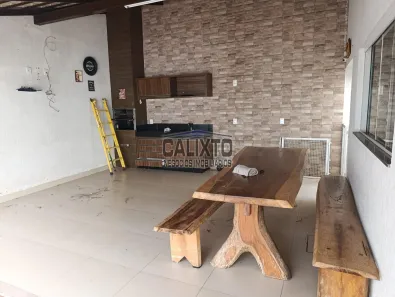 Casa com 3 Quartos à venda, 200m² no Novo Mundo, Uberlândia