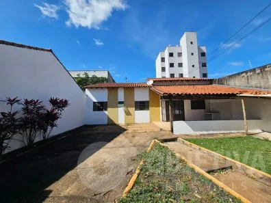 Casa com 2 Quartos para alugar, 90m² no Jardim Colina, Uberlândia
