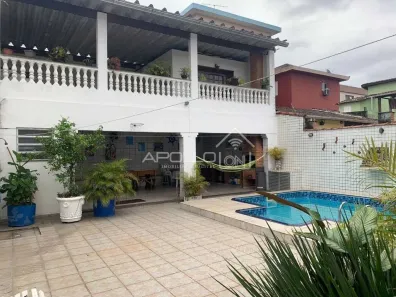 Sobrado com 3 Quartos à venda, 200m² no Vila Valença, São Vicente