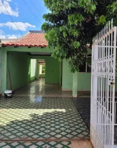 Casa com 3 Quartos à venda, 200m² no Conjunto Residencial Branca Vieira, Maringá