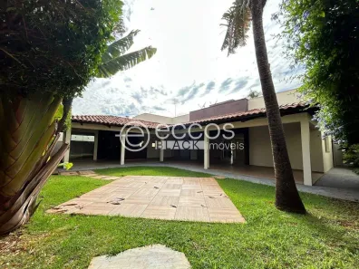 Casa com 3 Quartos à venda, 308m² no Cidade Jardim, Uberlândia