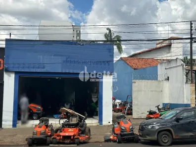 Ponto Comercial à venda, 200m² no Santa Mônica, Uberlândia