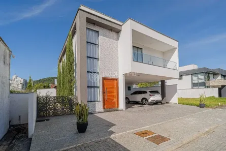 Casa de Condomínio com 3 Quartos à venda, 241m² no Saguaçu, Joinville