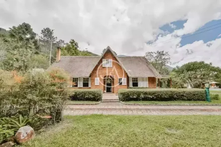 Casa com 6 Quartos à venda, 468m² no Fazenda Inglesa, Petrópolis