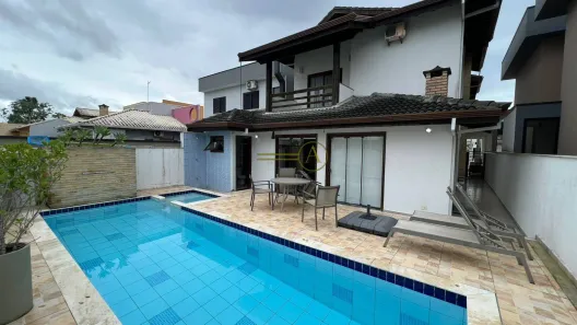 Casa de Condomínio com 3 Quartos para alugar, 239m² no Jardim Três Marias, Peruíbe