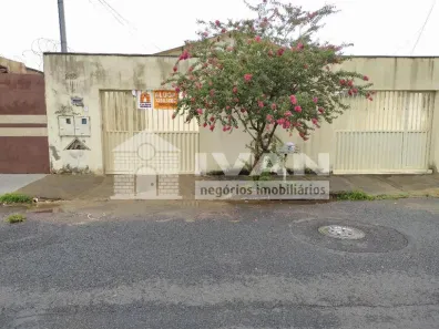 Casa com 2 Quartos para alugar, 50m² no Planalto, Uberlândia