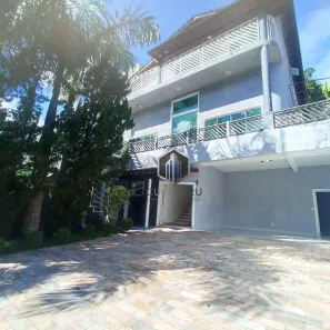 Casa de Condomínio com 3 Quartos para venda ou aluguel, 600m² no Jardim Imperial, Arujá