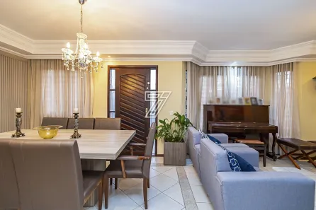 Casa com 3 Quartos à venda, 180m² no Novo Mundo, Curitiba
