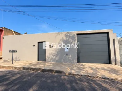 Casa com 4 Quartos para alugar, 130m² no Conjunto Residencial JK, Montes Claros