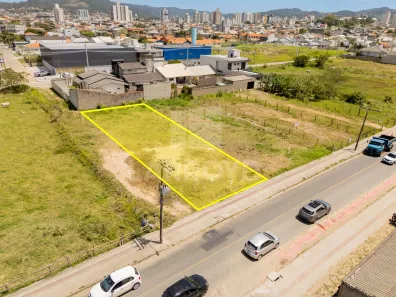Lote/Terreno à venda, 660m² no Centro, Tubarão