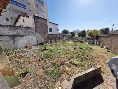 Casa com 3 Quartos à venda, 120m² no Cidade Jardim, Uberlândia
