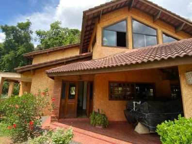 Fazenda/Sítio com 6 Quartos à venda, 800m² no Centro, Guararema