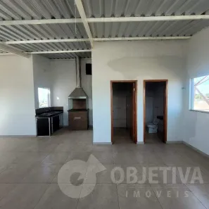 Casa com 2 Quartos para alugar, 210m² no Jardim das Palmeiras, Uberlândia