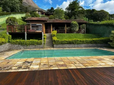 Casa com 4 Quartos à venda, 254m² no Samambaia, Petrópolis
