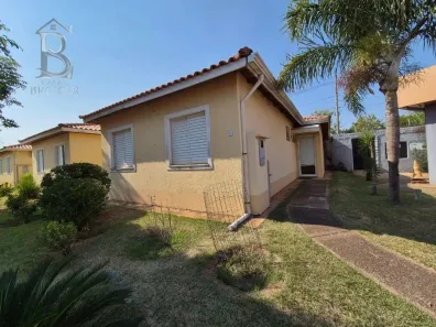Casa com 3 Quartos para alugar, 20m² no Jardim Esmeralda, Marília