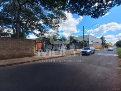 Casa com 1 Quarto para alugar, 4000m² no Pacaembu, Uberlândia