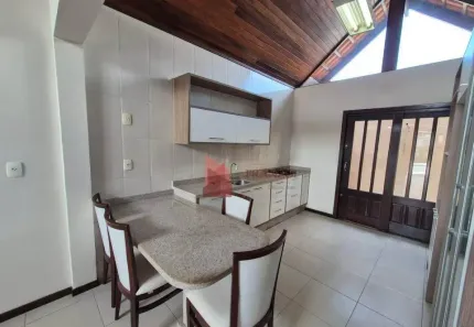 Casa com 2 Quartos para alugar, 100m² no São João, Itajaí