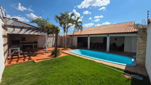 Casa com 3 Quartos à venda, 180m² no Petrópolis, Várzea Grande