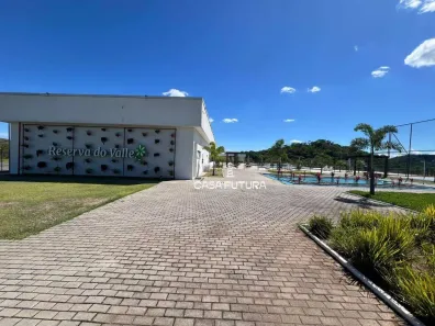 Lote/Terreno à venda, 242m² no Casa de Pedra, Volta Redonda
