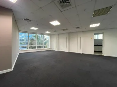 Sala Comercial para alugar, 133m² no Cidade Monções, São Paulo