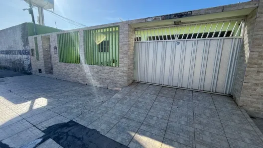 Casa com 3 Quartos para alugar, 184m² no Pinheiro, Maceió