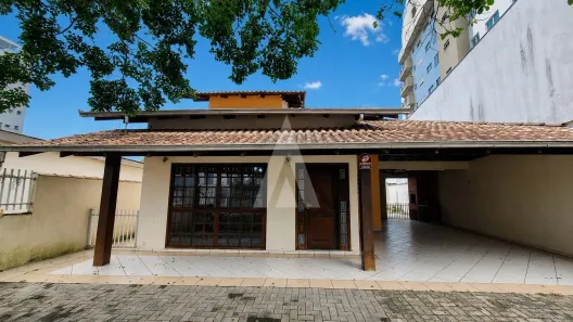 Prédio Comercial com 4 Quartos para alugar, 218m² no América, Joinville