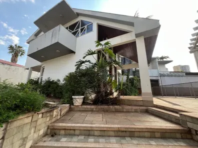 Casa com 5 Quartos para alugar, 586m² no Quebec, Londrina