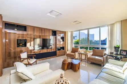 Casa com 3 Quartos à venda, 300m² no Chácara das Pedras, Porto Alegre
