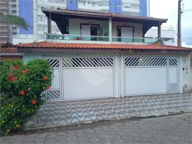 Sobrado com 3 Quartos à venda, 130m² no Guilhermina, Praia Grande