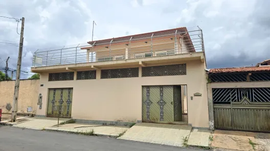 Casa com 6 Quartos para alugar, 430m² no Água Branca, Goiânia