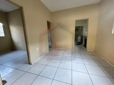 Casa com 3 Quartos para alugar, 80m² no Saci, Teresina