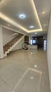 Sobrado com 3 Quartos à venda, 185m² no Dona Zulmira, Uberlândia