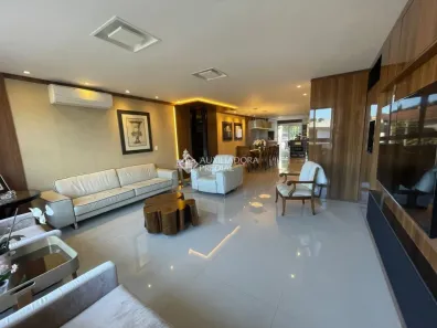 Casa com 3 Quartos à venda, 355m² no Chácara das Pedras, Porto Alegre