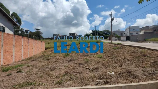 Lote/Terreno à venda, 420m² no Parque Pinheiros, Poços de Caldas