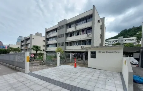 Apartamento com 3 Quartos para alugar, 80m² no Centro, Florianópolis