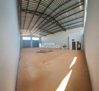 Galpão/Depósito/Armazém para alugar, 260m² no Novo Mundo, Uberlândia