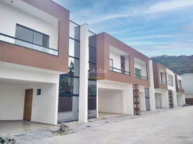 Sobrado com 3 Quartos à venda, 110m² no São Marcos, Joinville