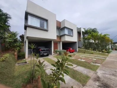Casa de Condomínio com 3 Quartos para venda ou aluguel, 300m² no Alphaville (Abrantes), Camaçari