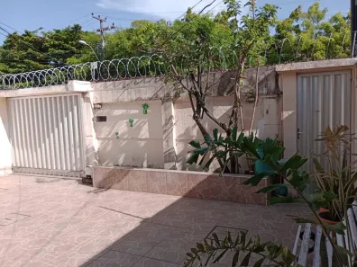Casa com 5 Quartos à venda, 229m² no Cidade dos Funcionários, Fortaleza