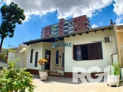 Casa com 3 Quartos à venda, 425m² no Passo da Areia, Porto Alegre