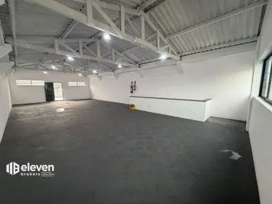 Prédio Comercial para alugar, 200m² no Vila Mathias, Santos