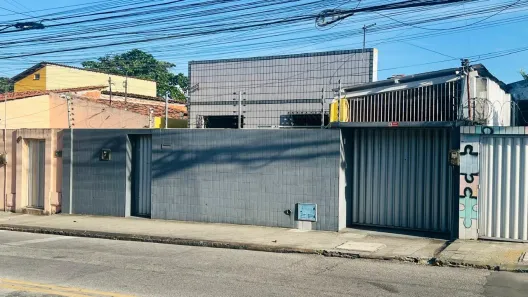 Casa com 4 Quartos à venda, 338m² no Dias Macedo, Fortaleza