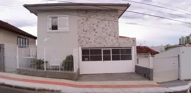 Casa com 3 Quartos à venda, 220m² no Coloninha, Florianópolis