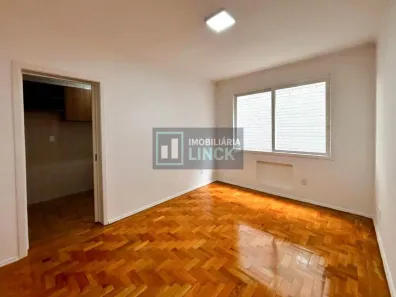 Apartamento com 2 Quartos para alugar, 60m² no São João, Porto Alegre