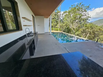 Casa de Condomínio com 4 Quartos à venda, 390m² no Itaipava, Petrópolis