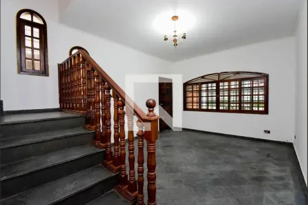Casa com 3 Quartos para alugar, 240m² no Vila Galvão, Guarulhos