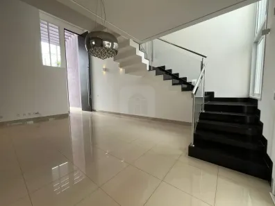 Sobrado com 4 Quartos à venda, 238m² no Vigilato Pereira, Uberlândia